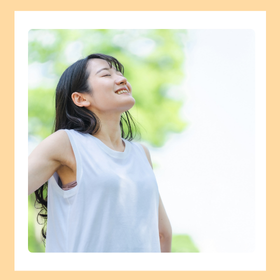 リラックスした女性
