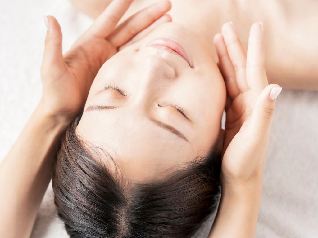美容鍼施術の様子